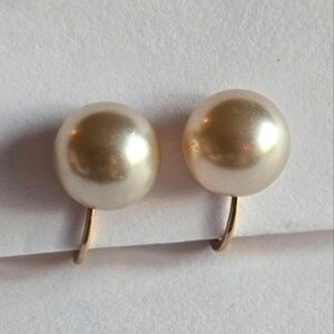 Vintage earrings screwback gold filled faux pearl pearlcore dainty classic